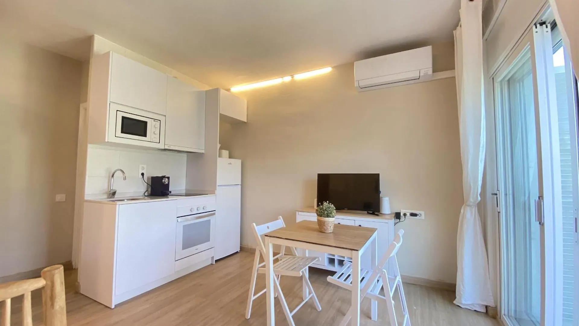 R126 Beachfront Apartment Sant Salvador Coma-ruga Spain
