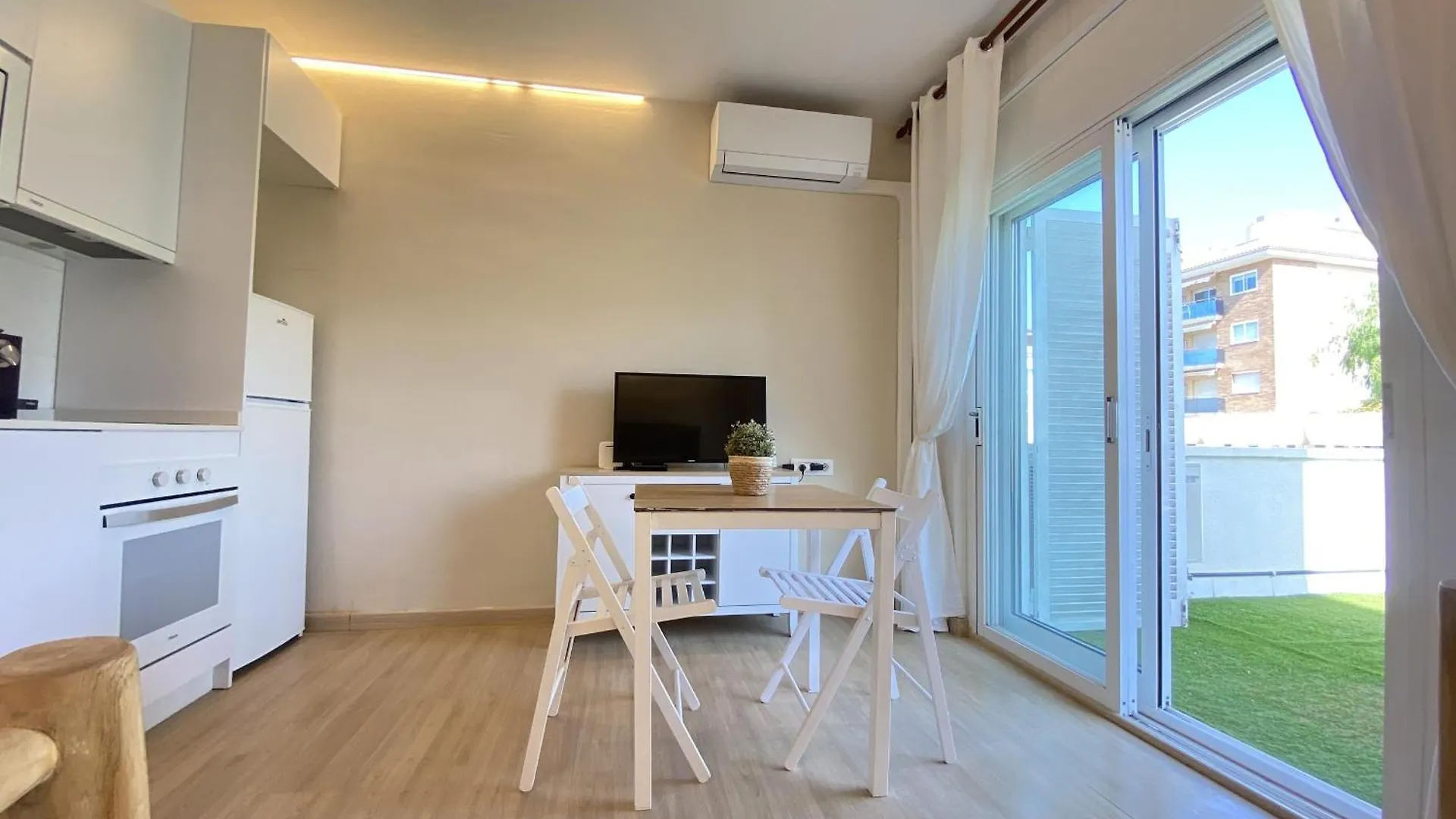 R126 Beachfront Apartment Sant Salvador Coma-ruga